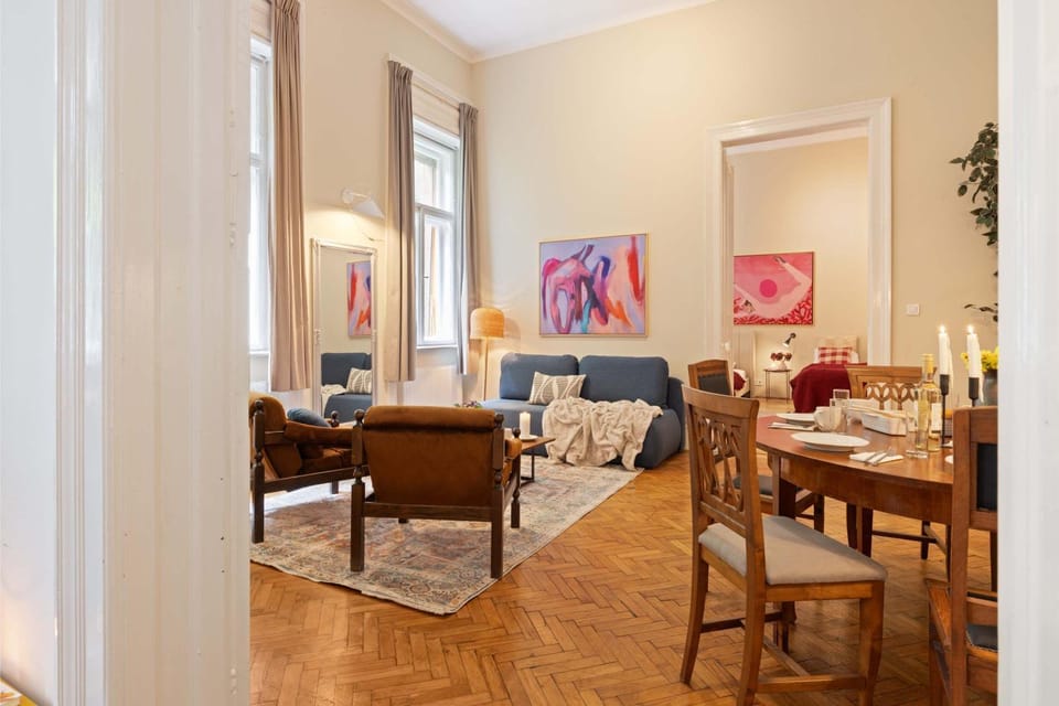 Art-Filled 2BR Near Synagogue Leafy Garden Views Apartment in Budapest