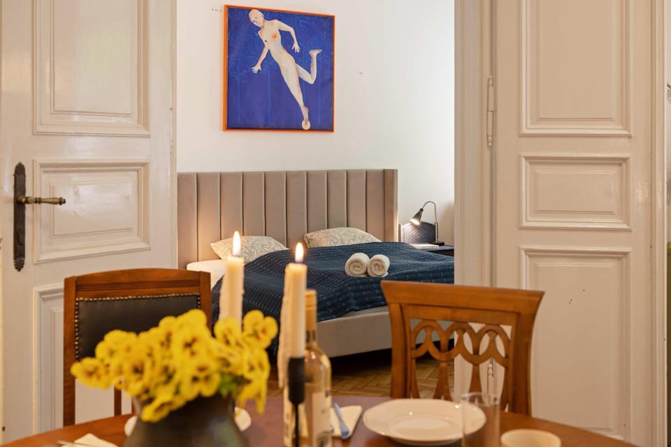Art-Filled 2BR Near Synagogue Leafy Garden Views Apartment in Budapest