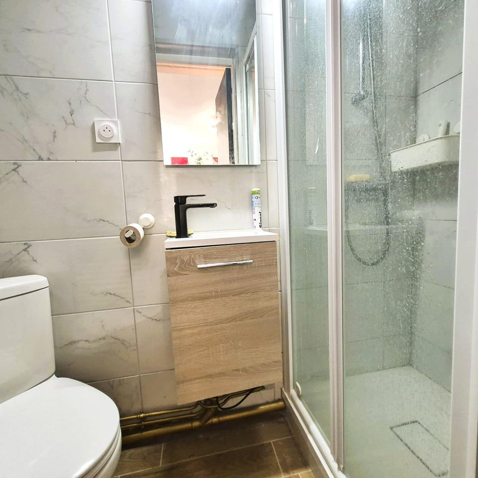Shower, Toilet, Bathroom