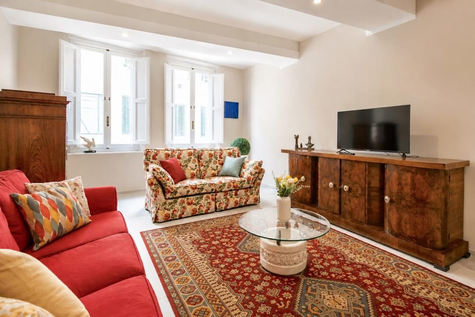 Communal lounge/ TV room, Living room