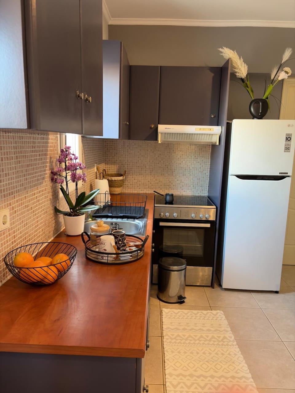 Kitchen or kitchenette, oven, stove