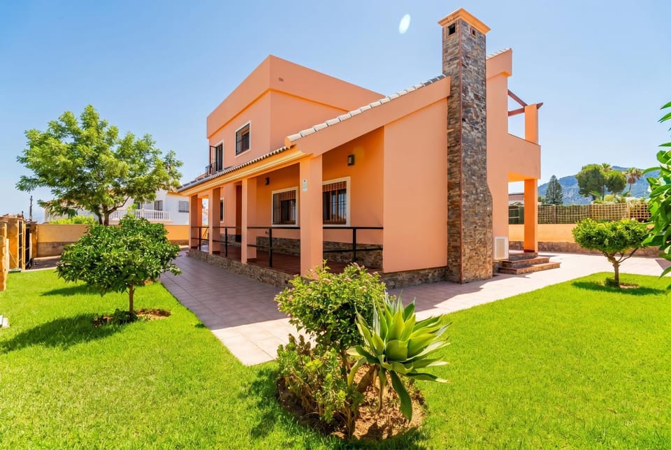 Property building, Facade/entrance, Off site