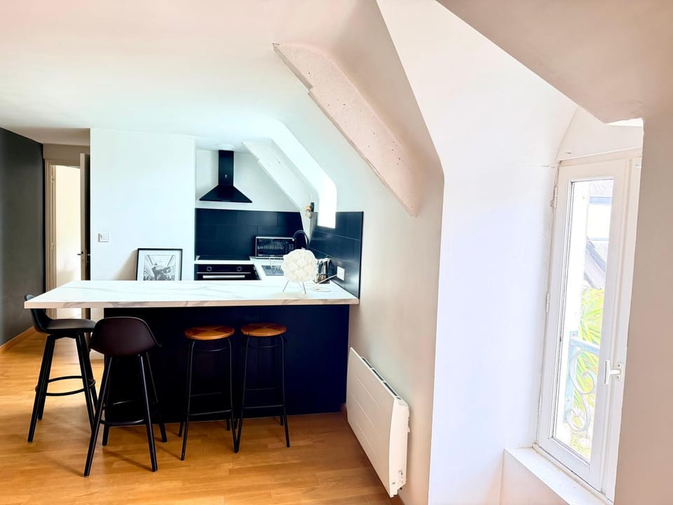 Kitchen or kitchenette, Dining area, minibar