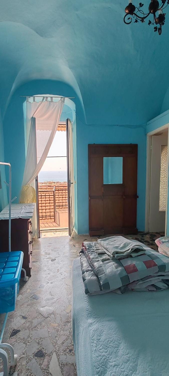 Appartamento tra le finestre blu della pigna Apartment in Sanremo