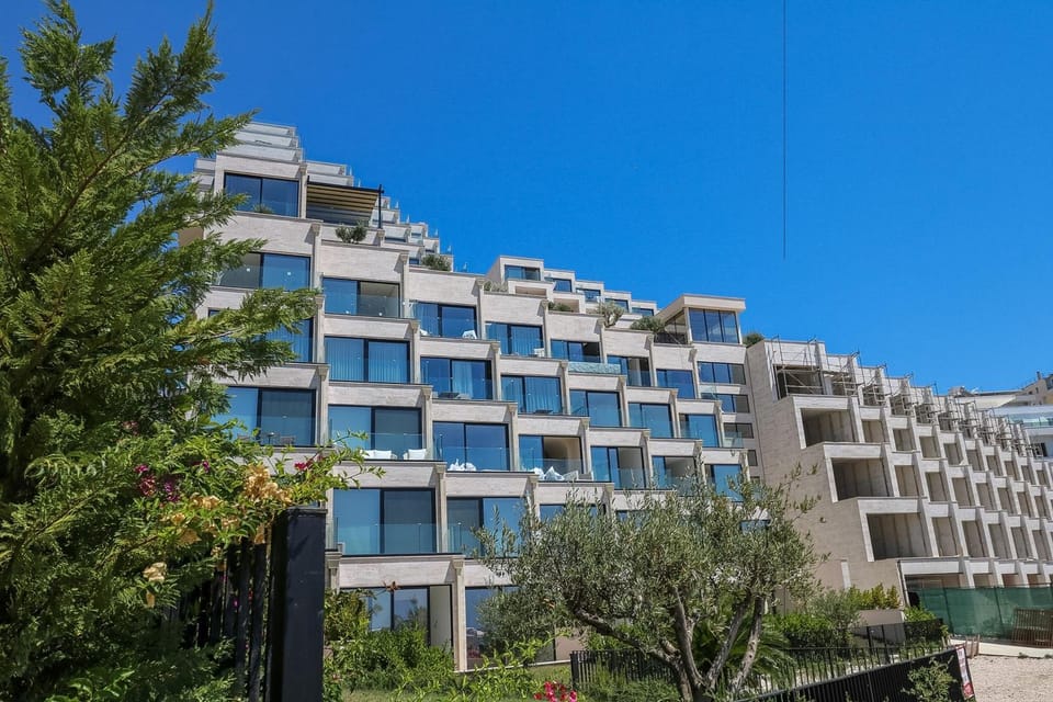 Property building, Day