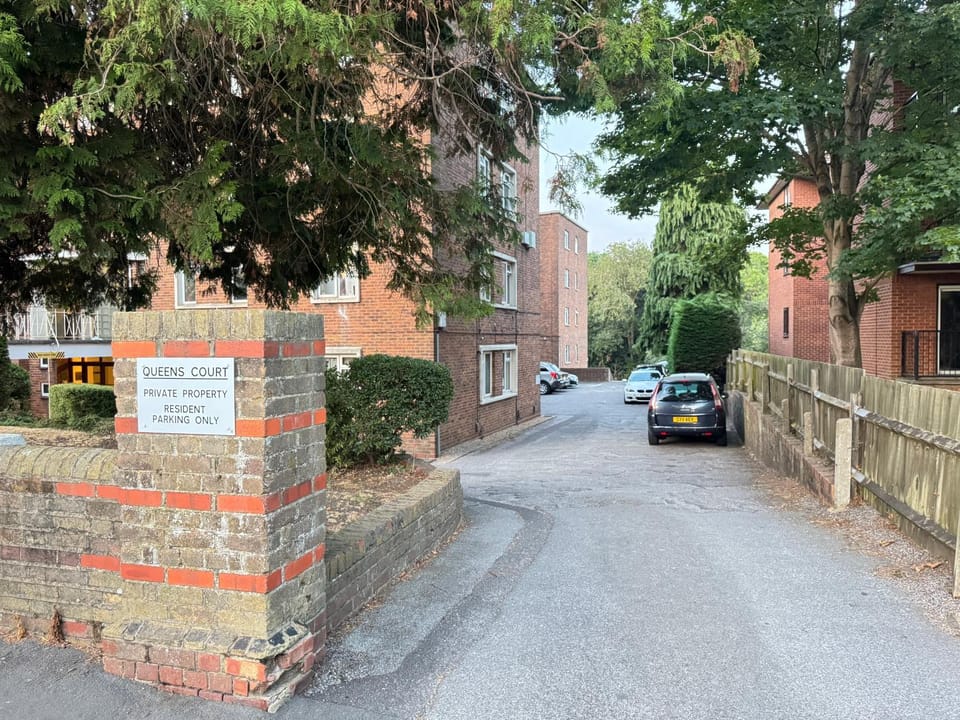 Queens Court Apartment in Southampton