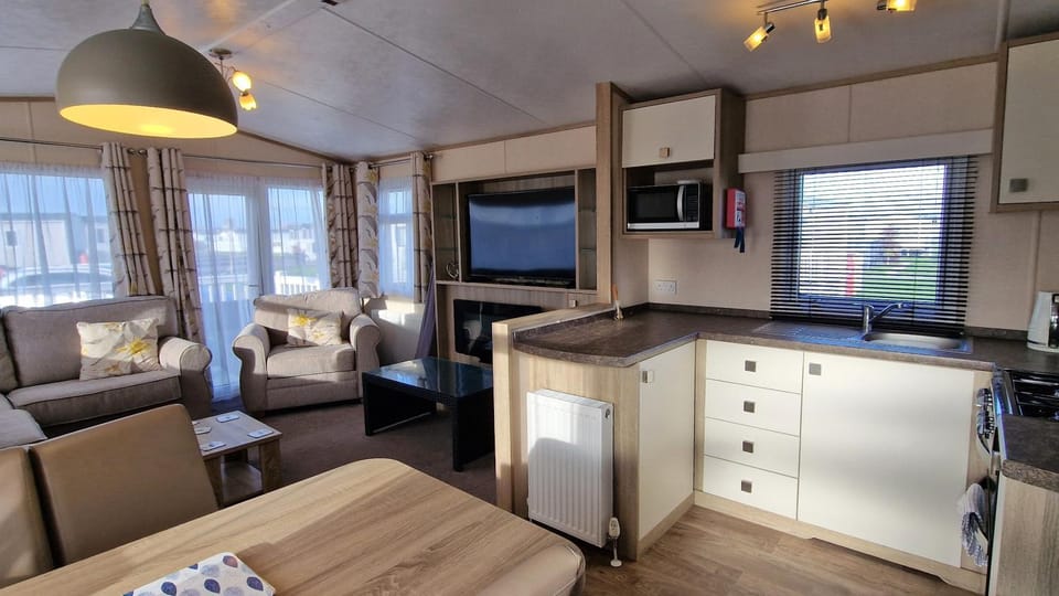 Rosedale Peaceful Getaway, West Sands House in Selsey