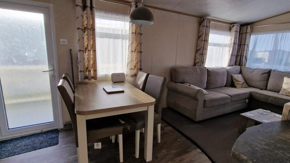 Rosedale Peaceful Getaway, West Sands House in Selsey