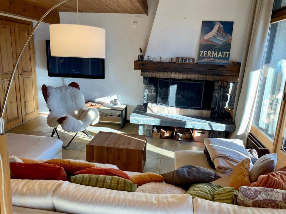 Living room, Seating area, fireplace