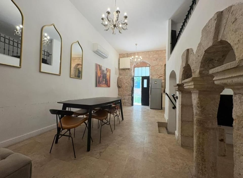 Charming Heritage 1 and a half bedroom Apartment in Jerusalem