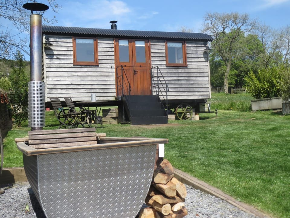 Property building, Hot Tub