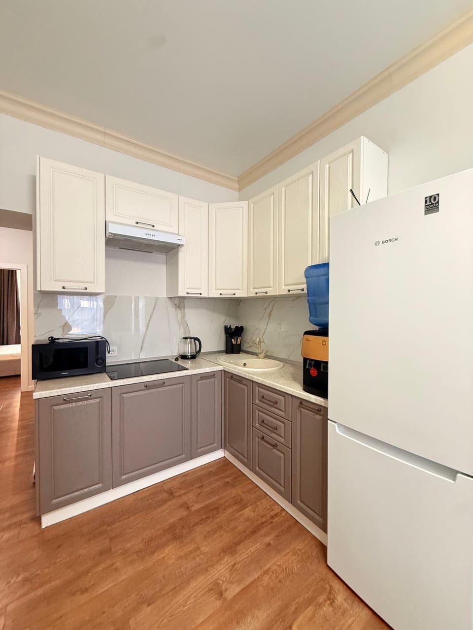 Kitchen or kitchenette, microwave, oven, stove