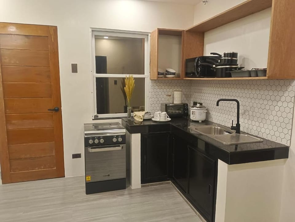 Charming House with Jacuzzi Near Tagaytay House in Tagaytay