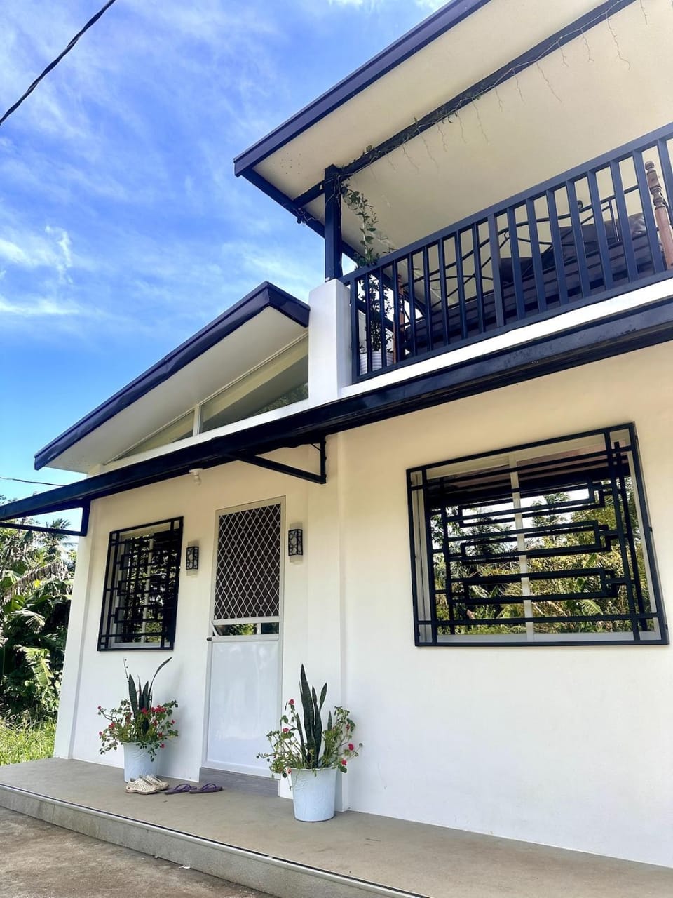 Charming House with Jacuzzi Near Tagaytay House in Tagaytay