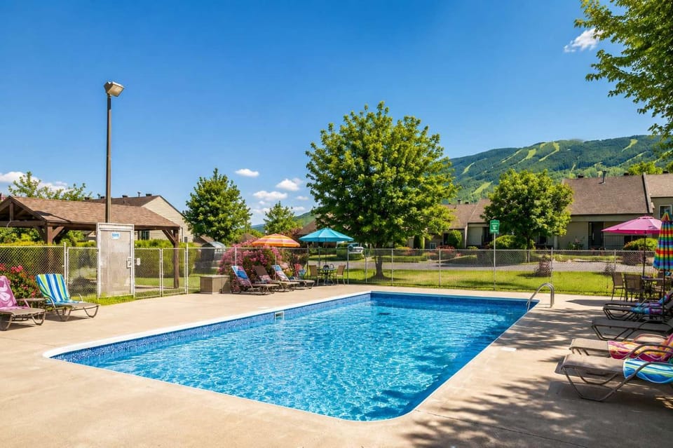 MSA View Sauna Tennis & Pool - Le Mont-Agnard House in Beaupre