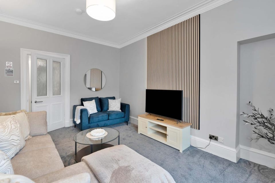 Free Parking - Self Check-In - Long Stays Welcome House in Hawick