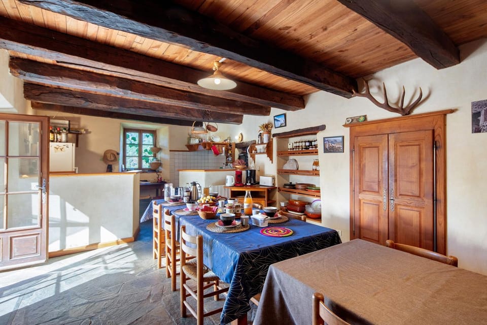 Chambres Et Table D'hôtes De Vernet Bed and Breakfast in Occitanie
