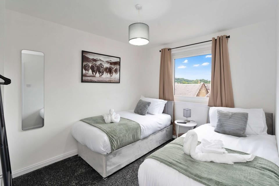 Central Hawick Apt - Free Parking - Self Check-In House in Hawick