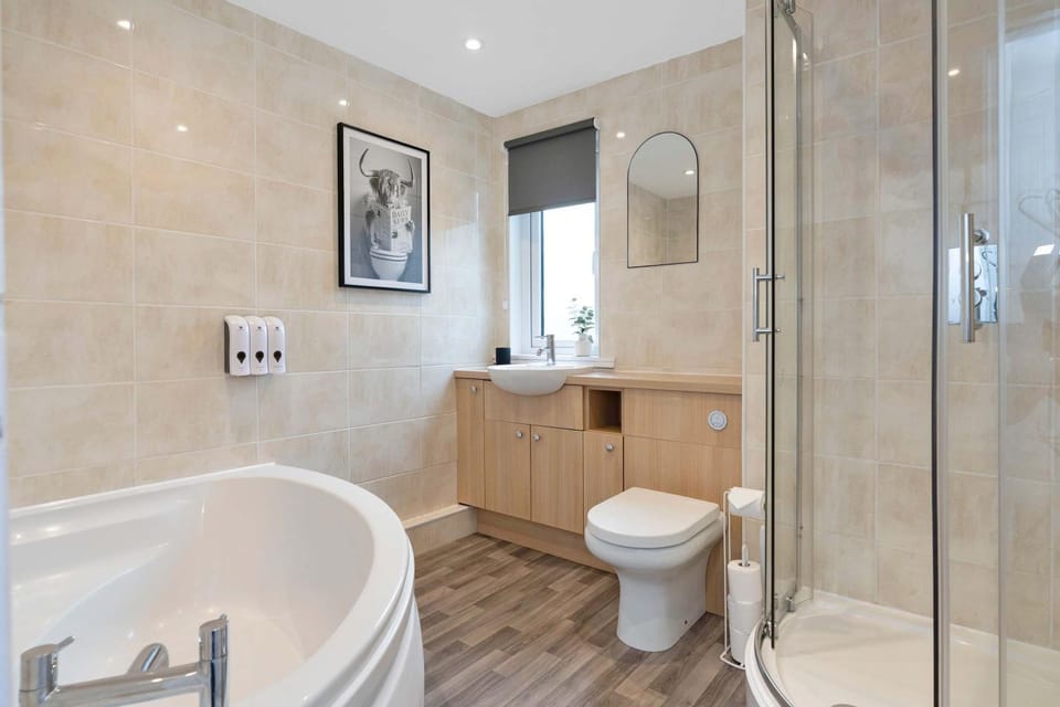 Central Hawick Apt - Free Parking - Self Check-In House in Hawick