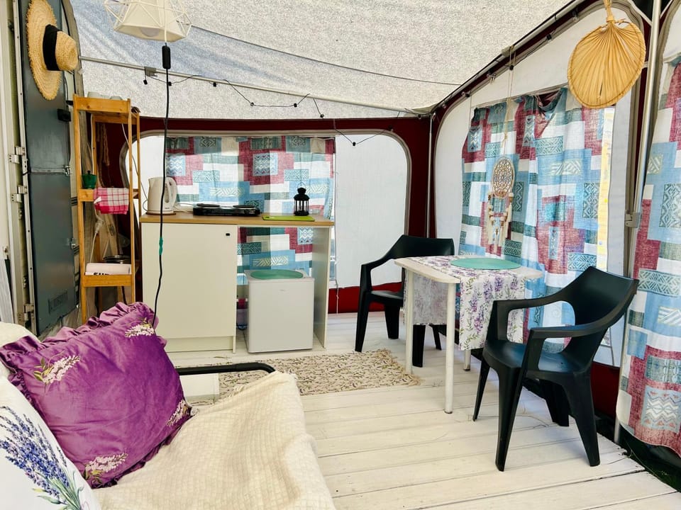Lawendowe love przyczepa Surf Wioska Jastarnia Campground/ 
RV Resort in Pomeranian Voivodeship