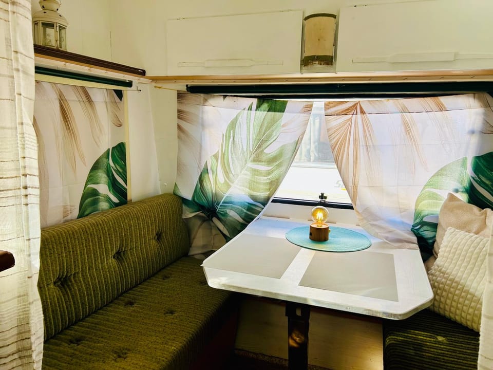 Lawendowe love przyczepa Surf Wioska Jastarnia Campground/ 
RV Resort in Pomeranian Voivodeship