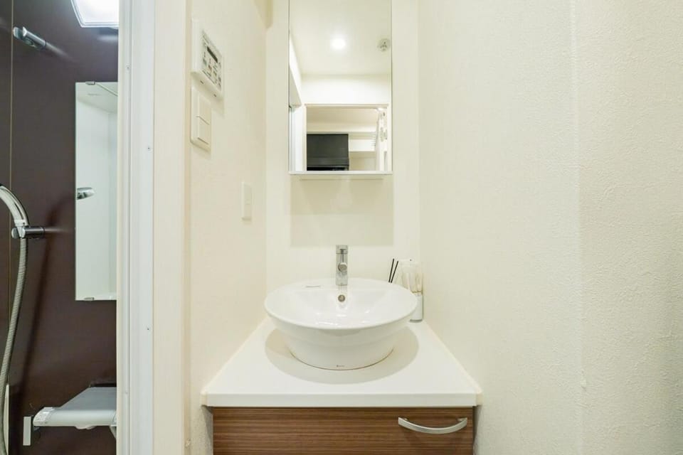 Flレジデンス202 大阪観光に最適 駅近 貸切 好アクセス 貸切マンション 難波すぐ Apartment in Osaka