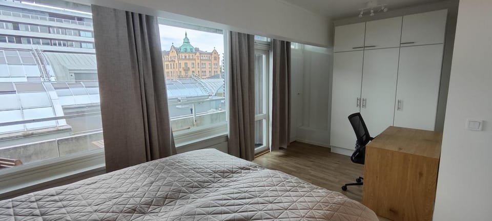 Photo of the whole room, Bedroom, wardrobe