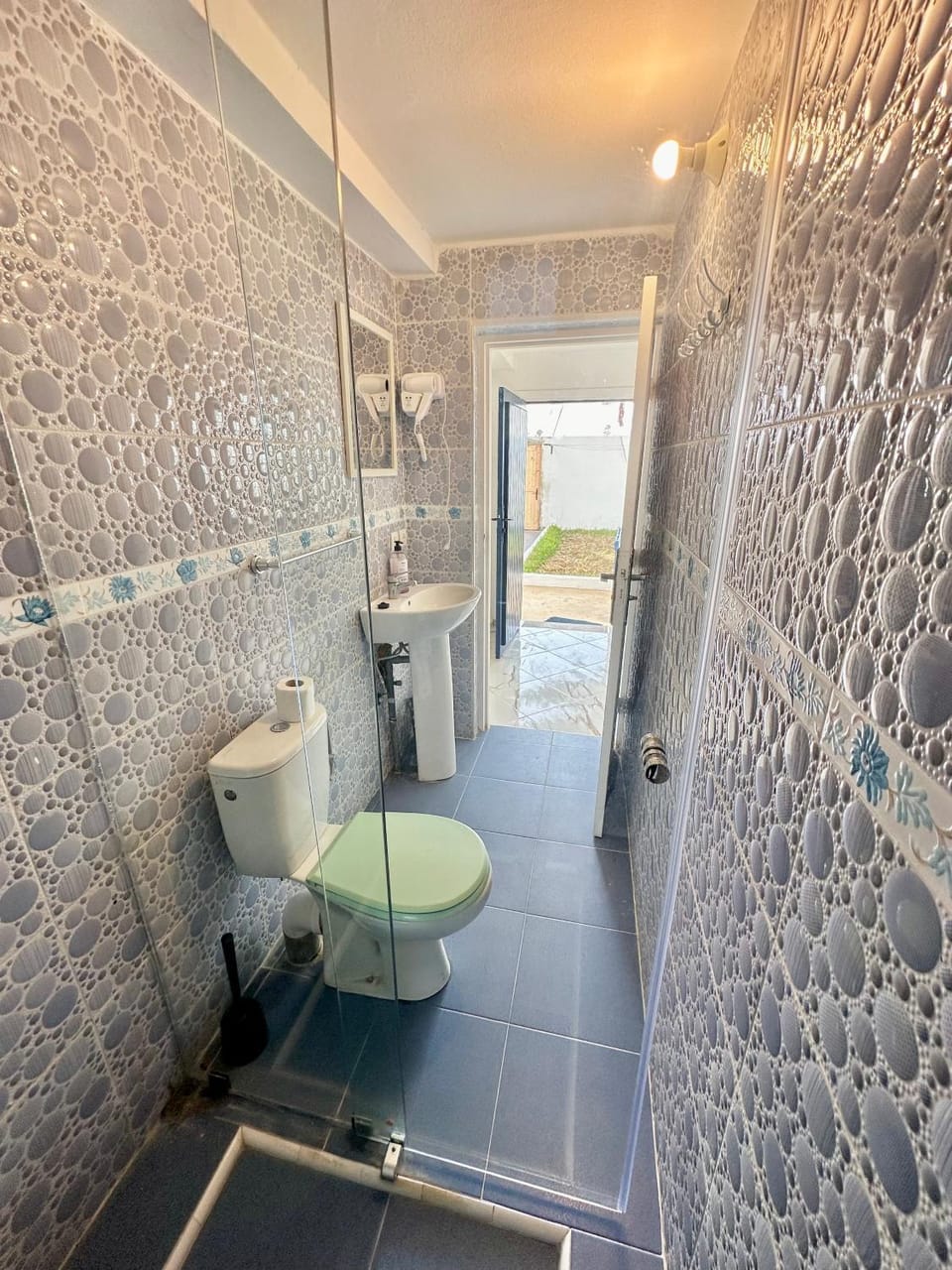 Shower, Toilet, Bathroom
