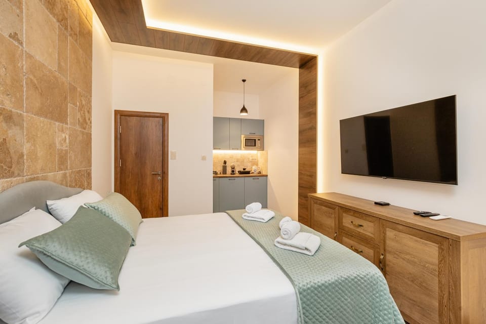 Bed, TV and multimedia