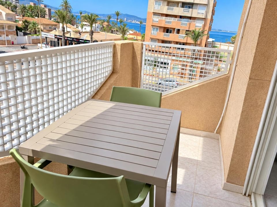 View (from property/room), Balcony/Terrace, Dining area, Sea view