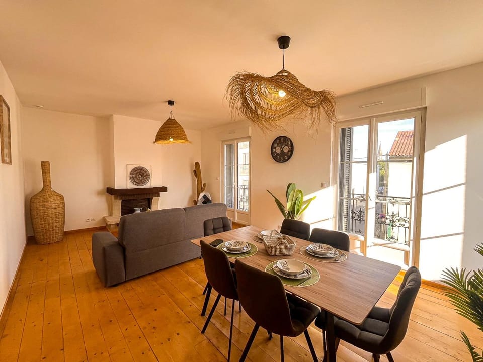Living room, Seating area, Dining area