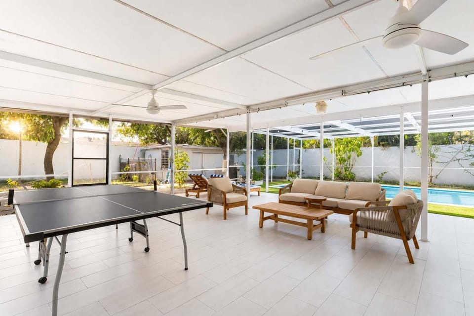 Near Little Havana - Pool Hot Tub WFH Space House in Coral Gables