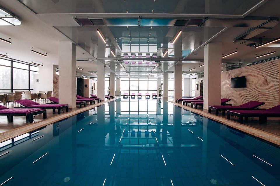 Pool view, Swimming pool, sunbed