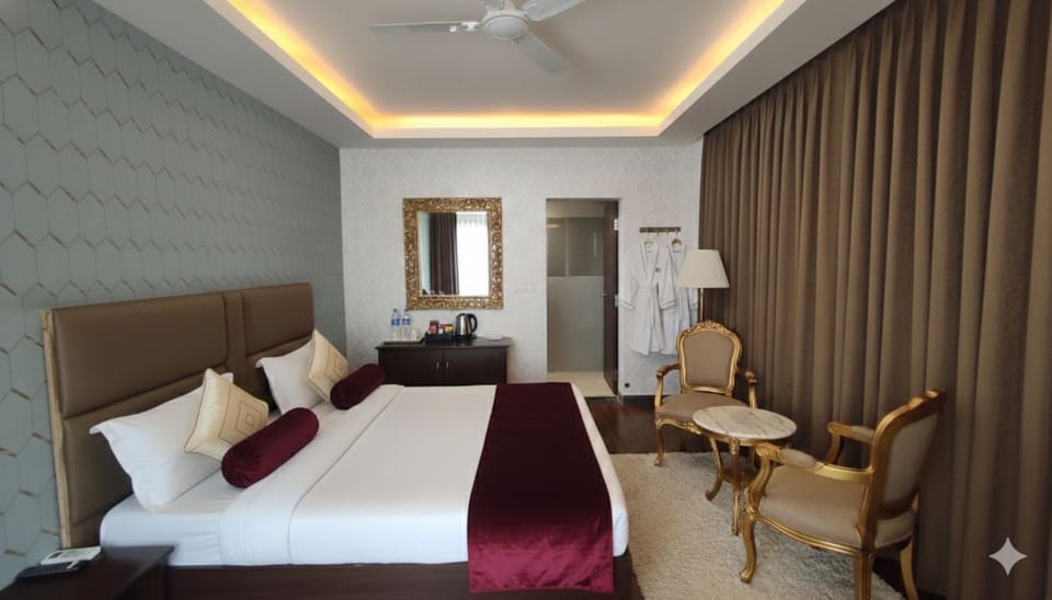Bed, Living room, Photo of the whole room, Seating area, Bedroom, fireplace