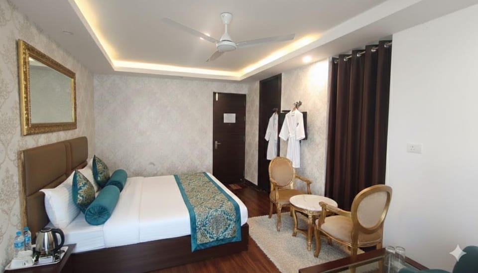 Bed, Living room, Photo of the whole room, Seating area, Bedroom, fireplace, towels, wardrobe