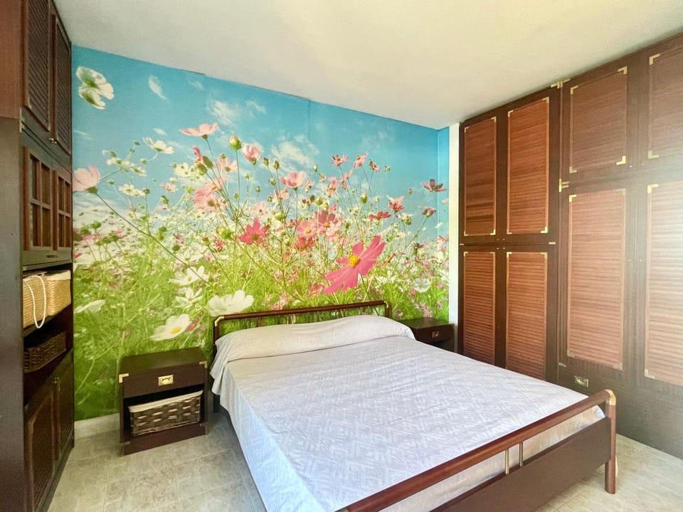 Bed, Photo of the whole room, Bedroom, wardrobe
