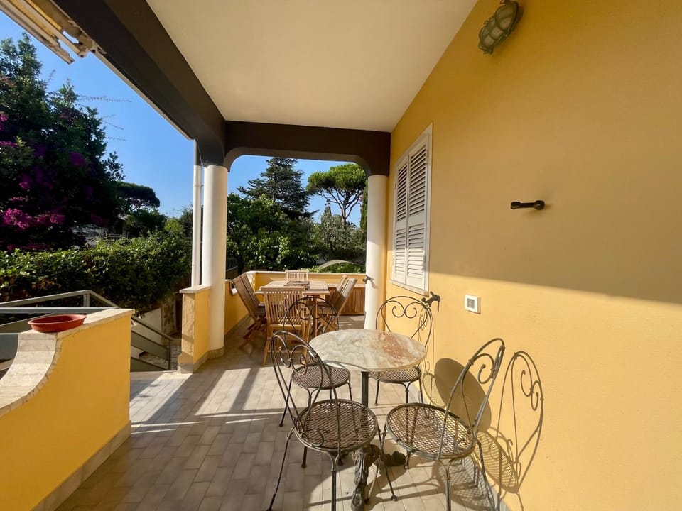Patio, Garden, Dining area