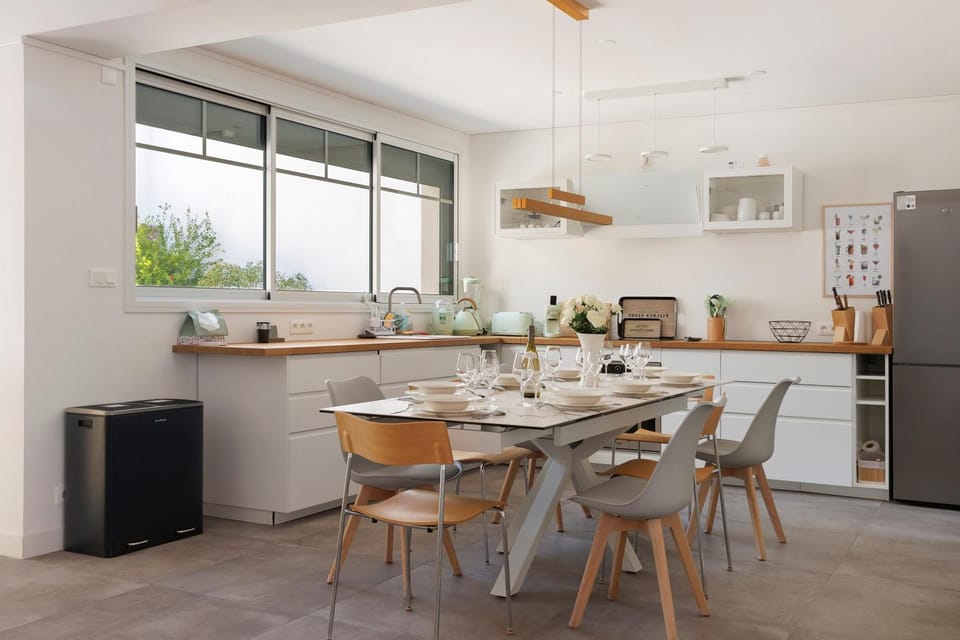 Property building, Kitchen or kitchenette, Living room