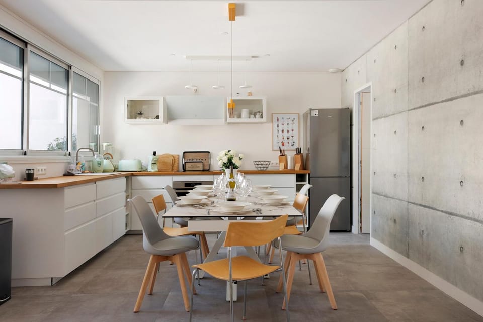 Property building, Kitchen or kitchenette, Living room