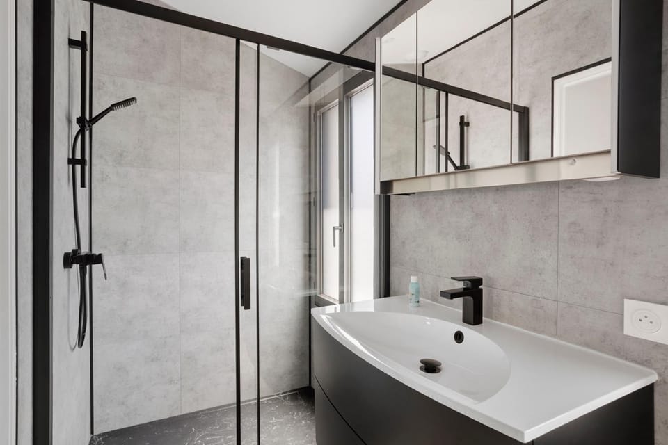 Bathroom, Living room