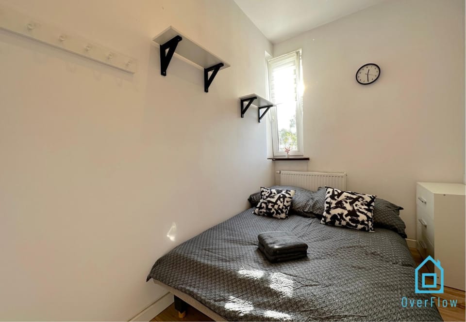 Cracov Room - Peaceful Retreat, 10 Minutes to Gdańsk Old Town & Seaside Vacation rental in Gdansk