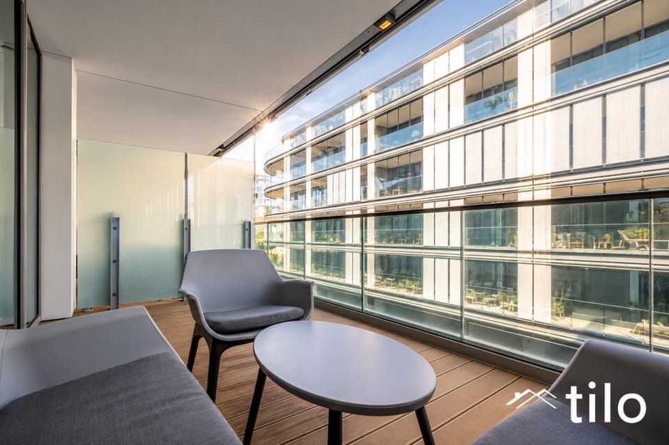 View (from property/room), Balcony/Terrace, Living room, Seating area