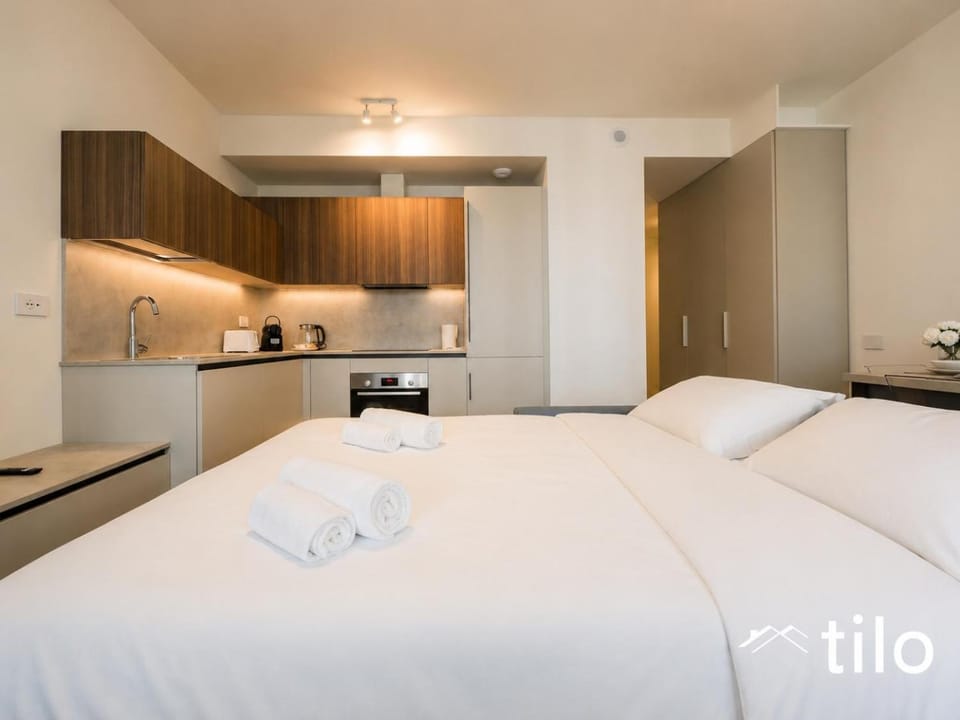 Bedroom, pet friendly, stove, towels