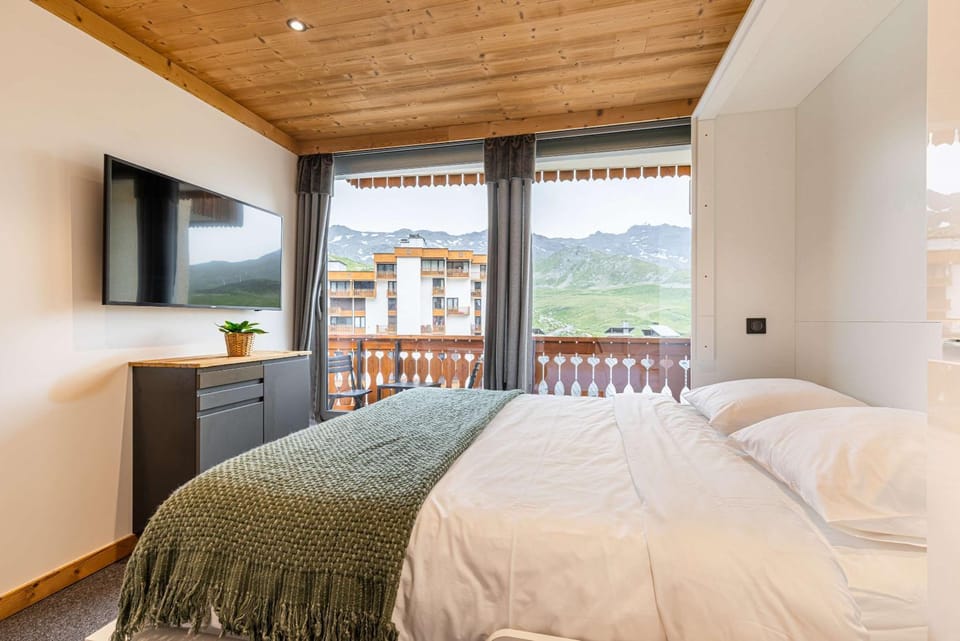 Residence Dome de Polset, Ski In-Out with WiFi in Val Thorens, "V13" by Versant Collection Apartment in Les Allues