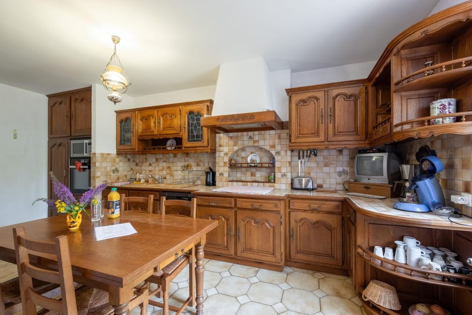 Property building, Kitchen or kitchenette, Living room