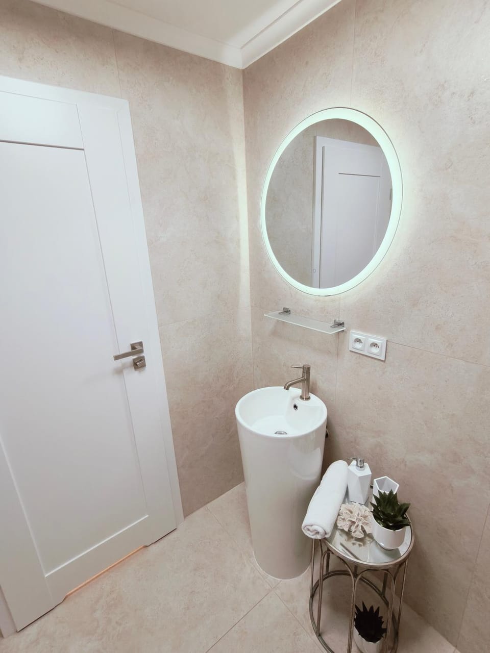 Toilet, Bathroom, towels