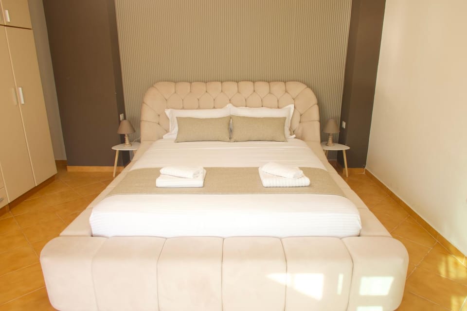 Bedroom, towels
