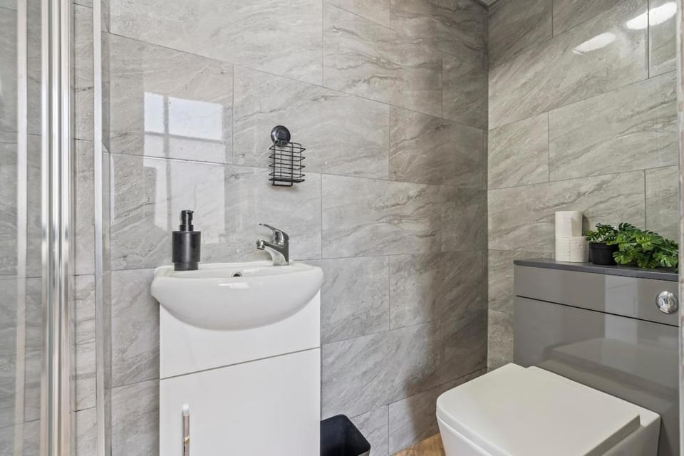 Modern Studio Apartment A with Self Check-In & Fast WiFi in Ilkeston Apartment in Amber Valley
