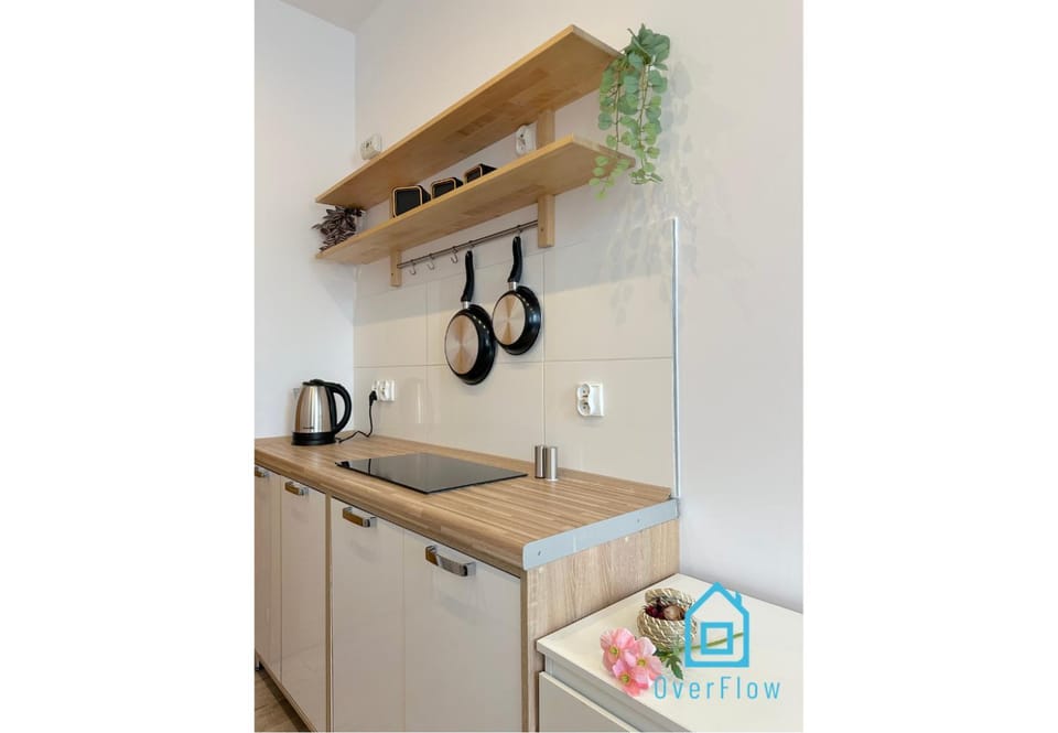Birch Studio - Peaceful Retreat, 20 Minutes to Gdańsk Old Town & Seaside Apartment in Gdansk