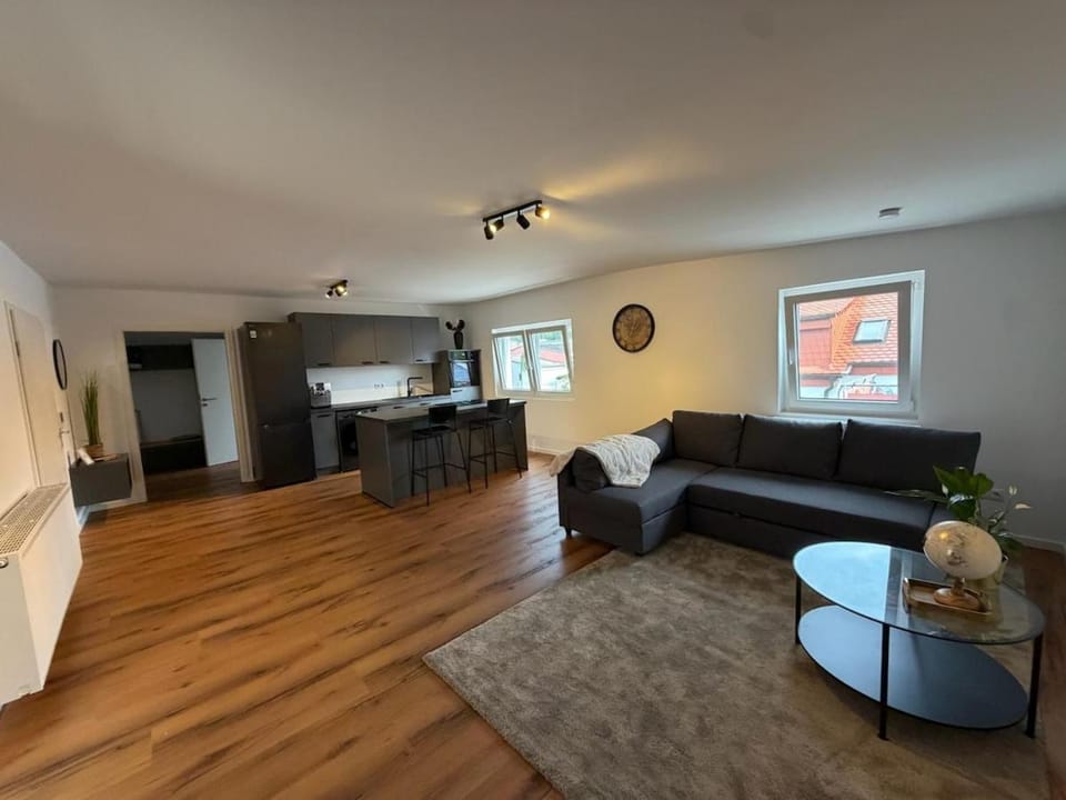 TV and multimedia, Kitchen or kitchenette, Living room, Seating area